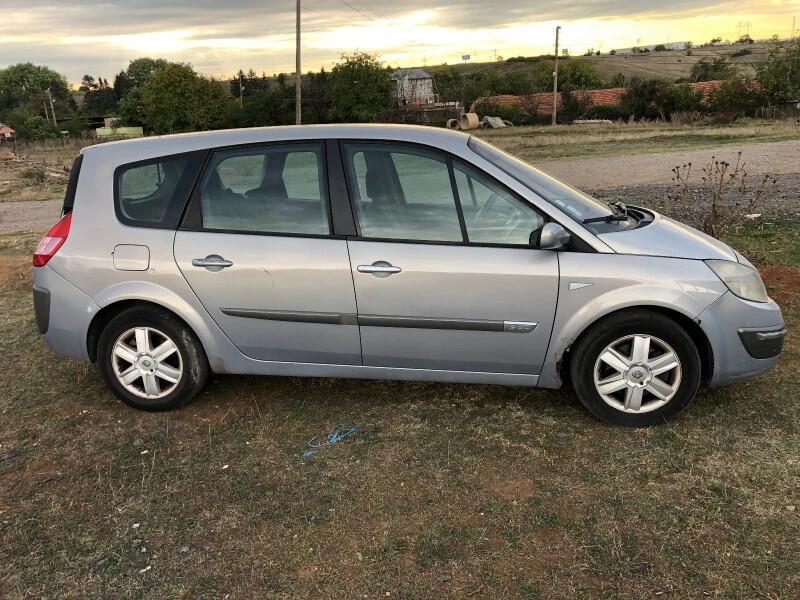 Renault Grand scenic 1.9DCI 7местен, снимка 3 - Автомобили и джипове - 47587380