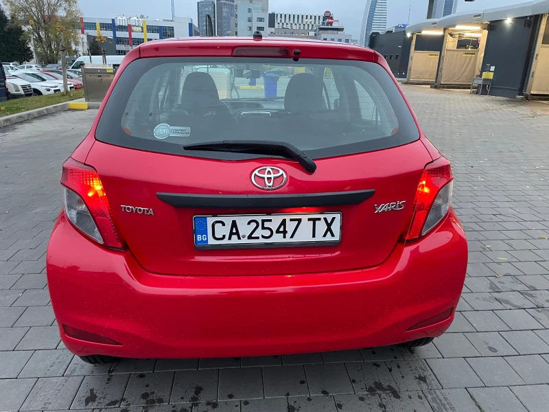 Toyota Yaris 1.3 100 ps, 6 скорости, снимка 5 - Автомобили и джипове - 47989723