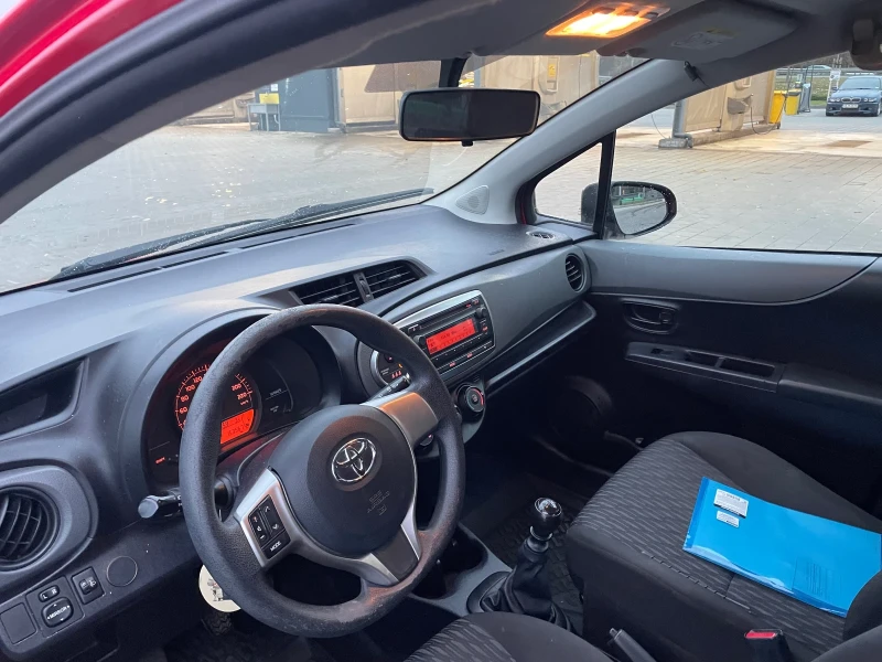 Toyota Yaris 1.3 100 ps, 6 скорости, снимка 7 - Автомобили и джипове - 47989723