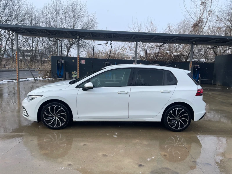 VW Golf 8 2.0TDI 150hp DSG РЕГИСТРИРАН ОБСЛУЖЕН КАТО НОВ, снимка 2 - Автомобили и джипове - 48553074