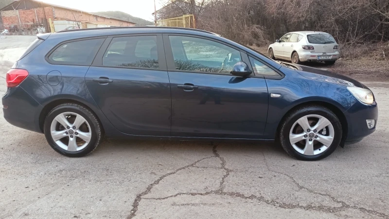 Opel Astra 1.7 CDTI Sports Taurer , снимка 8 - Автомобили и джипове - 48999231