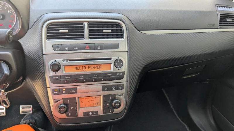 Fiat Punto 1, 4 T-jet 120кс, снимка 10 - Автомобили и джипове - 52206753