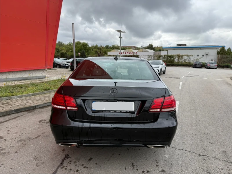 Mercedes-Benz E 220 FACELIFT* AMG* LeD, снимка 8 - Автомобили и джипове - 51806408