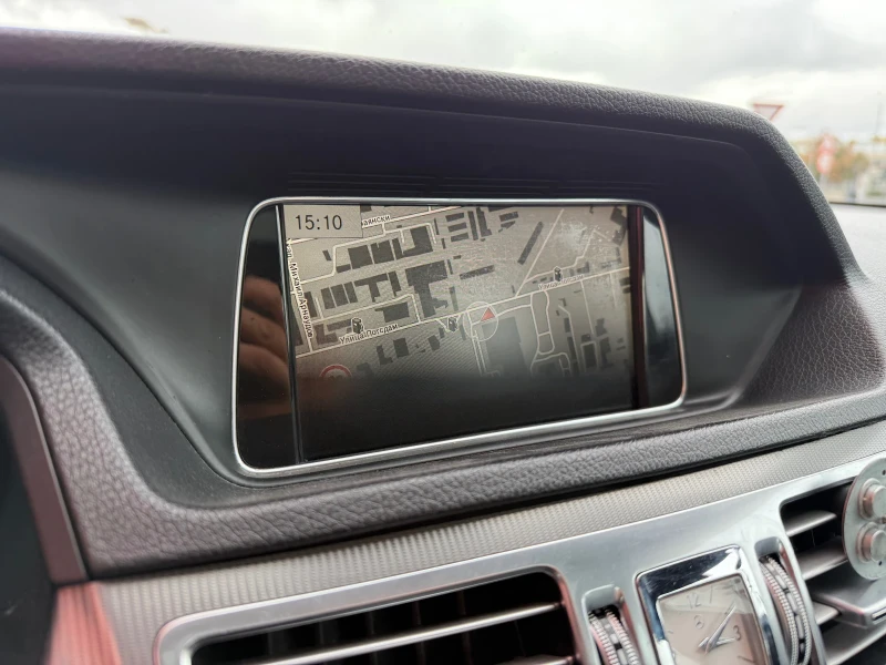 Mercedes-Benz E 220 FACELIFT* AMG* LeD, снимка 13 - Автомобили и джипове - 51806408