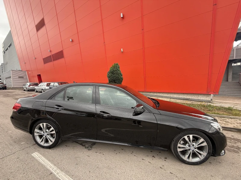 Mercedes-Benz E 220 FACELIFT* AMG* LeD, снимка 3 - Автомобили и джипове - 51806408