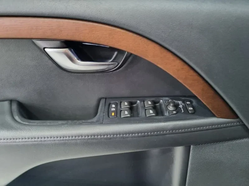 Volvo Xc70 D4 3Rd Generation🔥Auto Hub Korea   директе, снимка 14 - Автомобили и джипове - 55220920