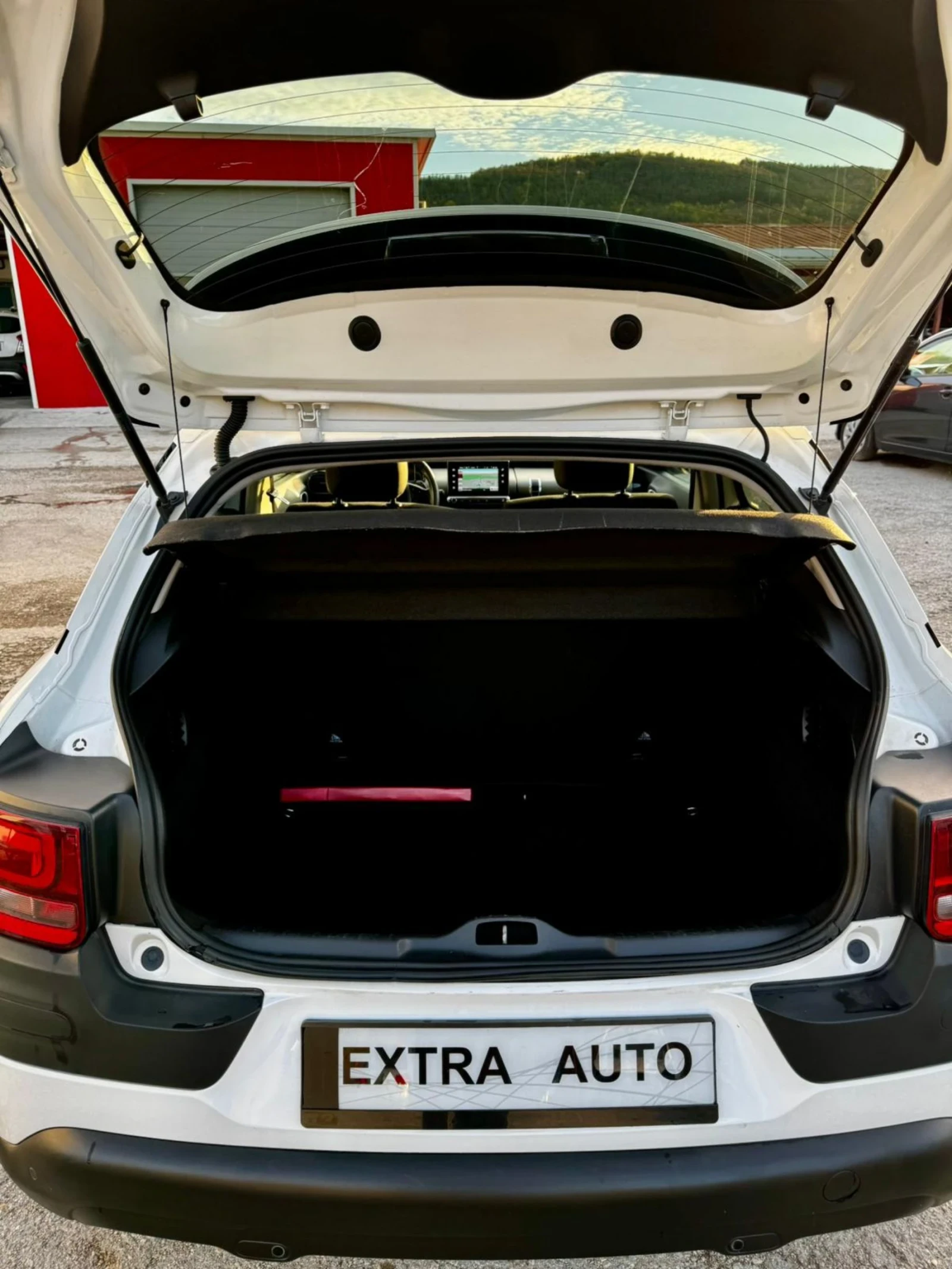 Citroen C4 Cactus 1.6HDI, АВТОМАТ, НАВИГАЦИЯ, КАМЕРА, FULL  | Mobile.bg — изображение 4