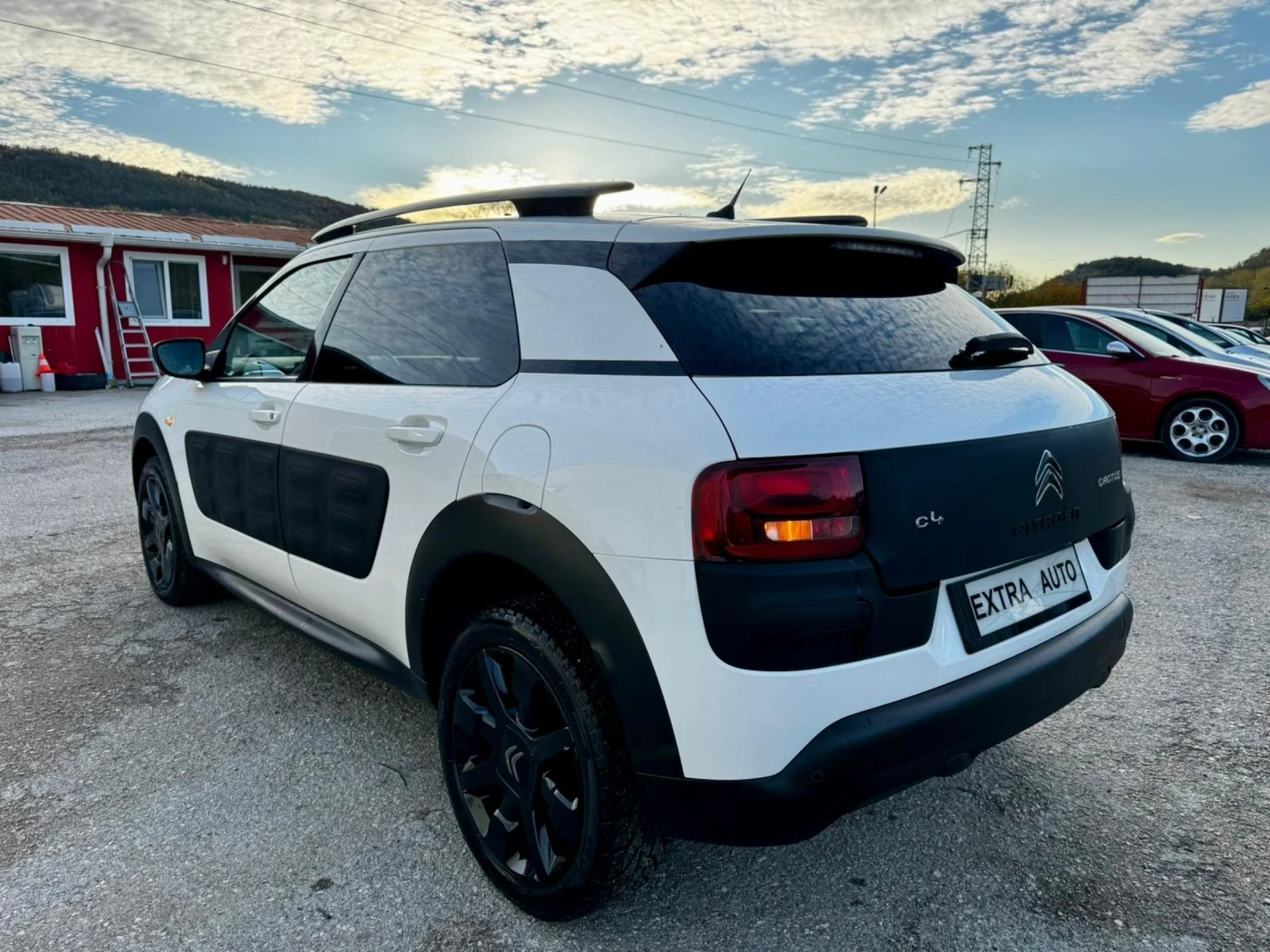 Citroen C4 Cactus 1.6HDI, АВТОМАТ, НАВИГАЦИЯ, КАМЕРА, FULL  | Mobile.bg — изображение 2