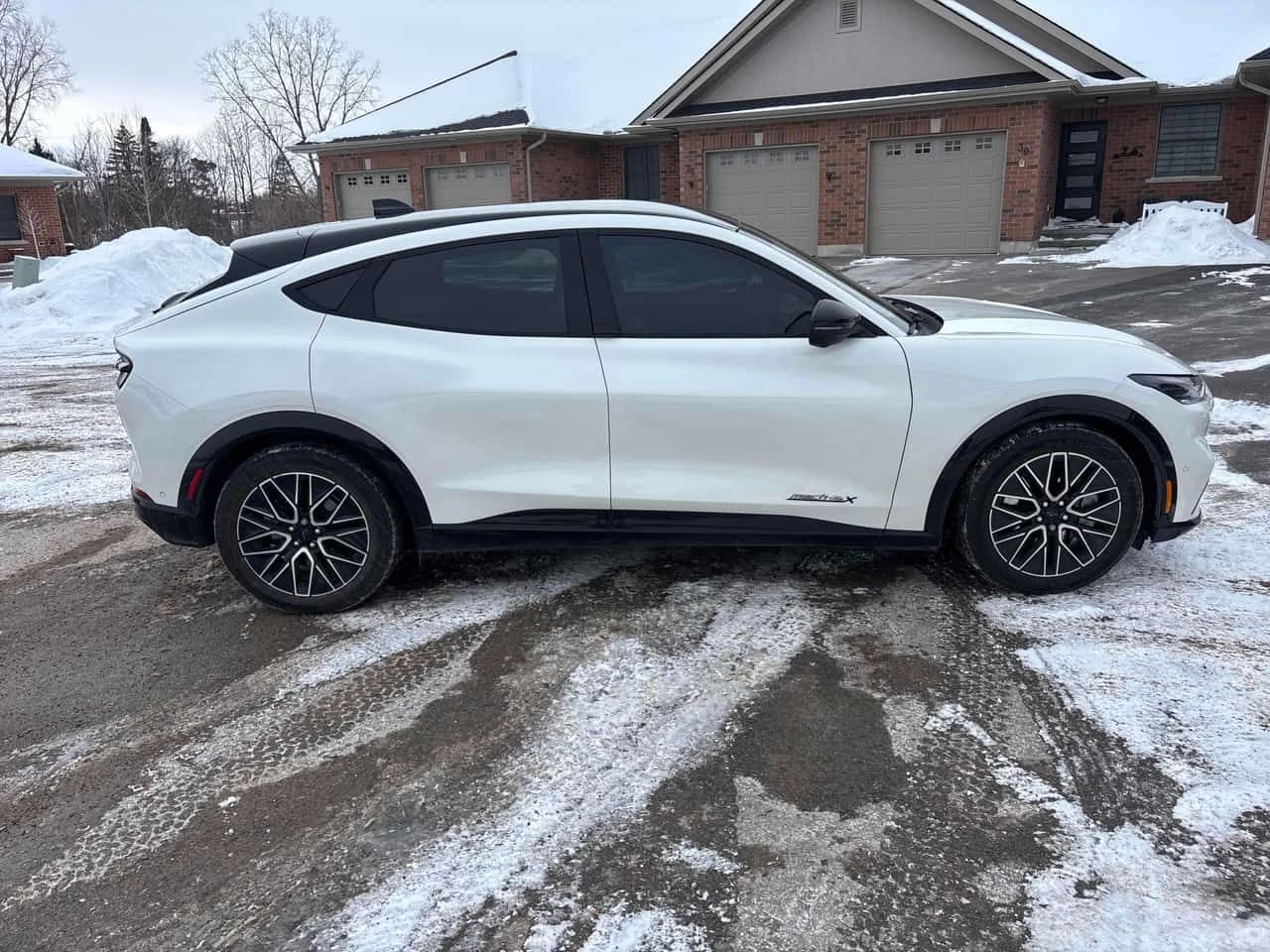 Ford Mustang Mach-E * Premium * BANG & OLUFSEN* PANO* KEYLESS* ПОДГРЕВ - изображение 3