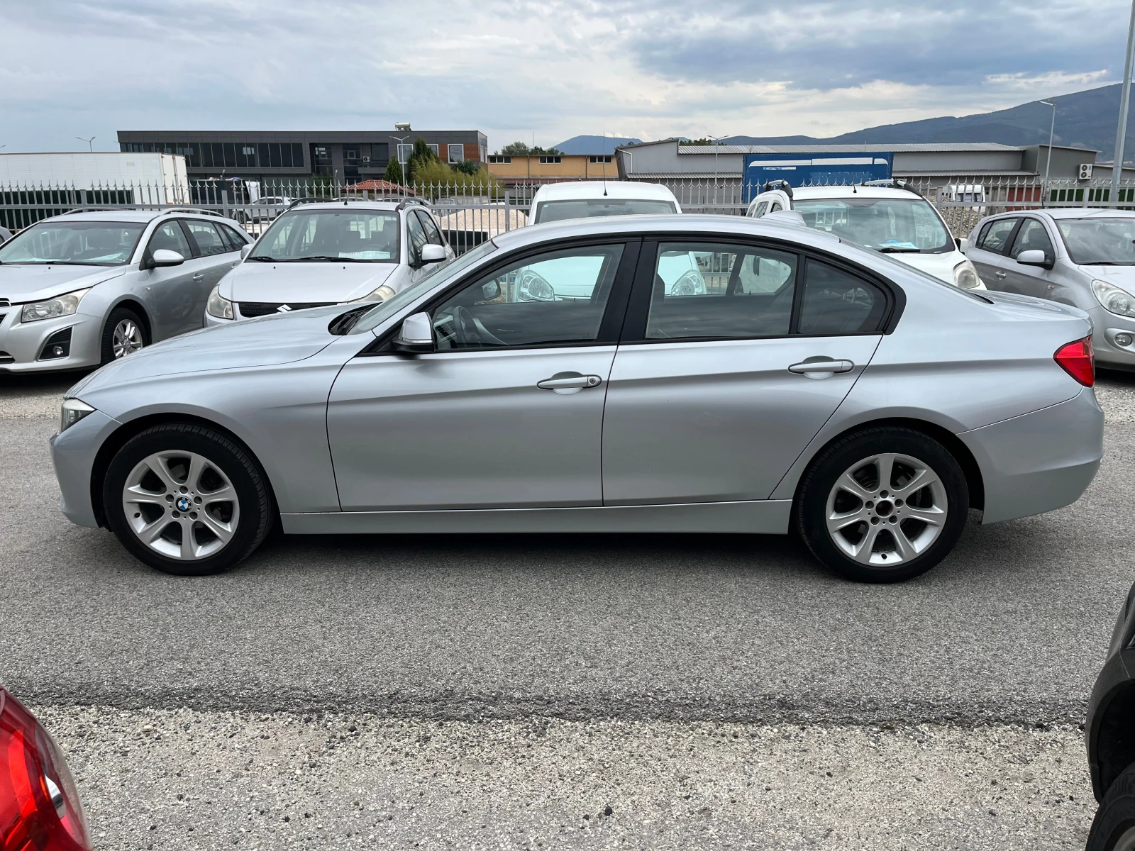 BMW 318 D, снимка 3 - Автомобили и джипове - 54146060