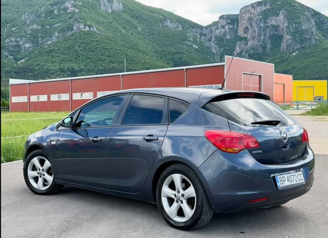 Opel Astra 1.4 , снимка 3 - Автомобили и джипове - 55996915