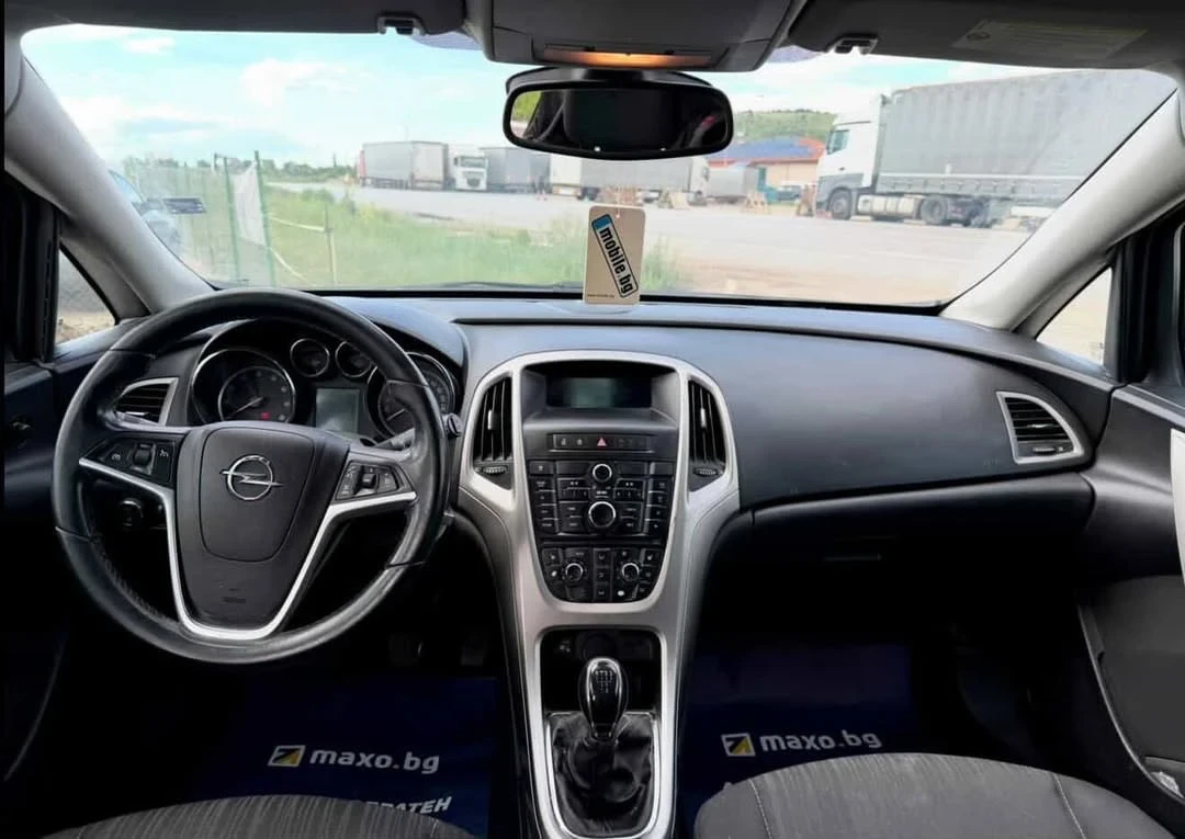 Opel Astra 1.4 , снимка 8 - Автомобили и джипове - 55996915