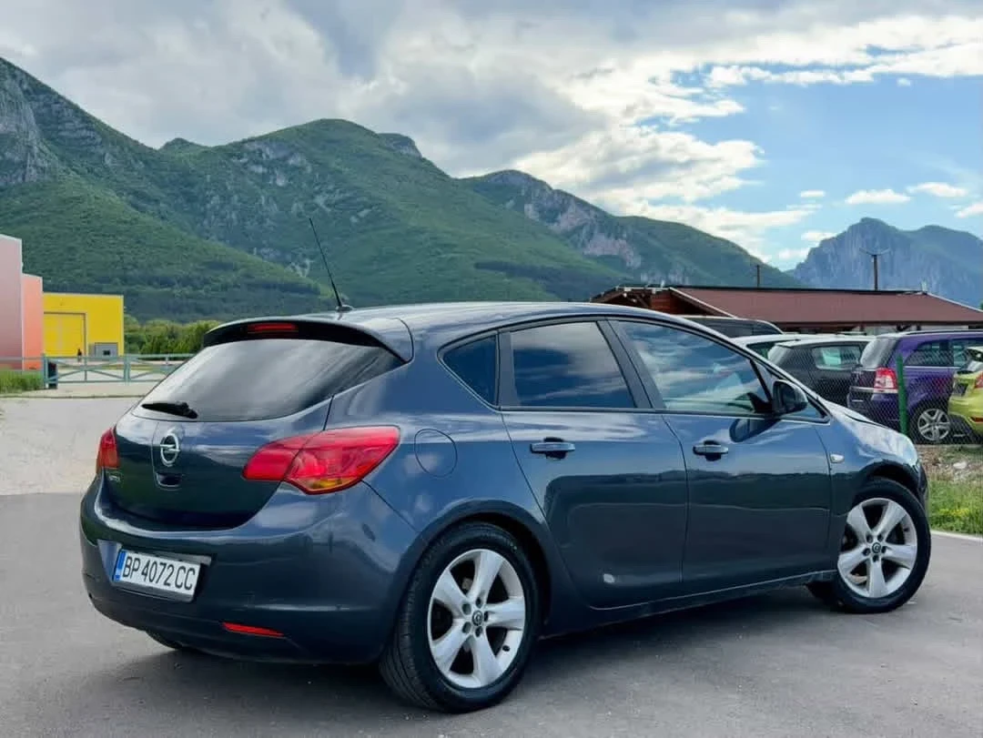 Opel Astra 1.4 , снимка 2 - Автомобили и джипове - 55996915