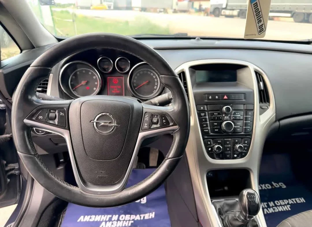 Opel Astra 1.4 , снимка 5 - Автомобили и джипове - 55996915