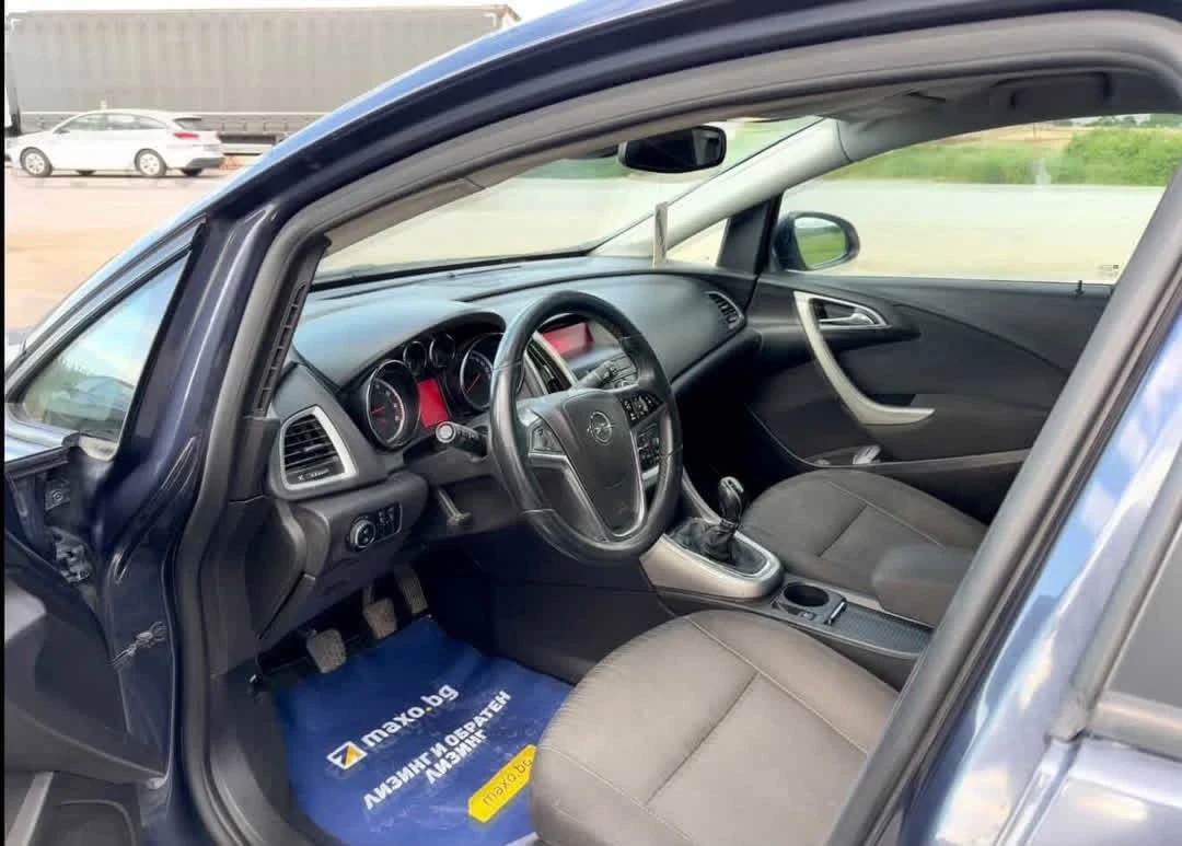 Opel Astra 1.4 , снимка 6 - Автомобили и джипове - 55996915