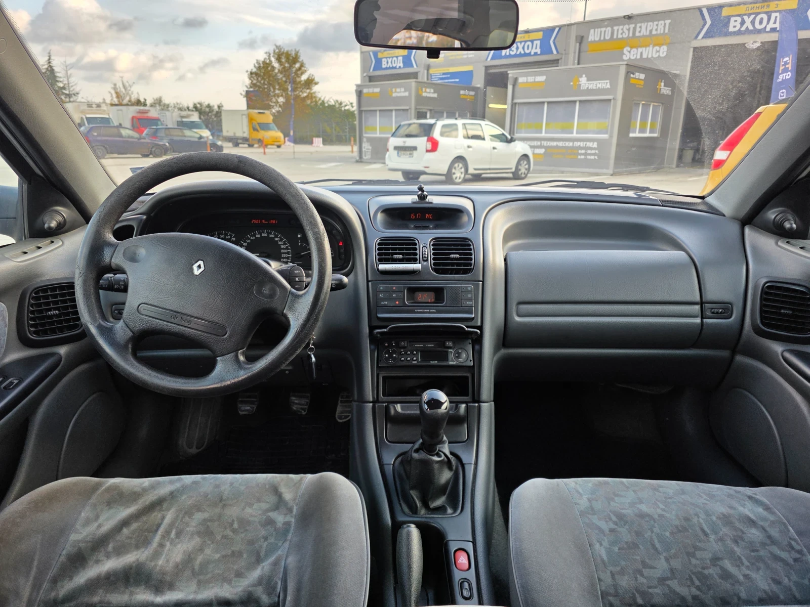 Renault Laguna 1, снимка 5 - Автомобили и джипове - 56747466