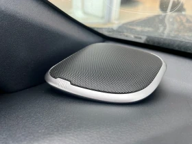 Toyota Hilux Invincible JBL Hybrid 48V, снимка 15