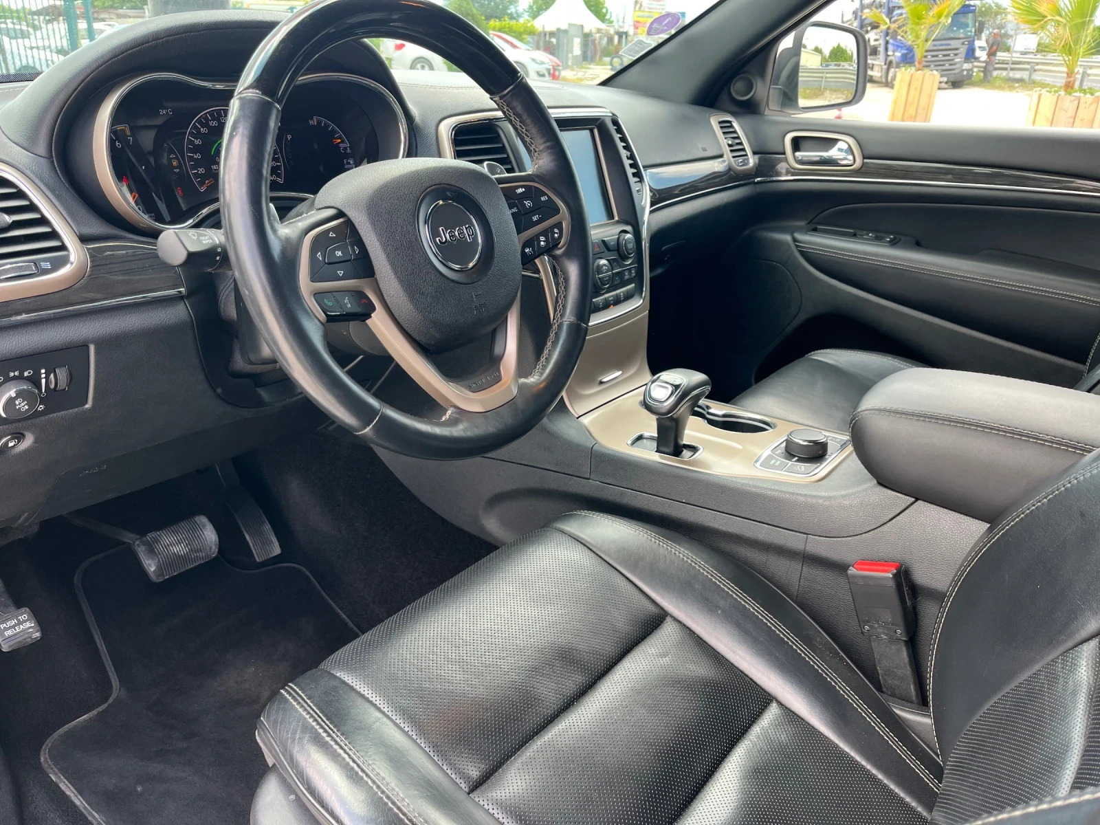 Jeep Grand cherokee Overland, 08/2015, кожа, подгрев, вентилация, пано - изображение 7