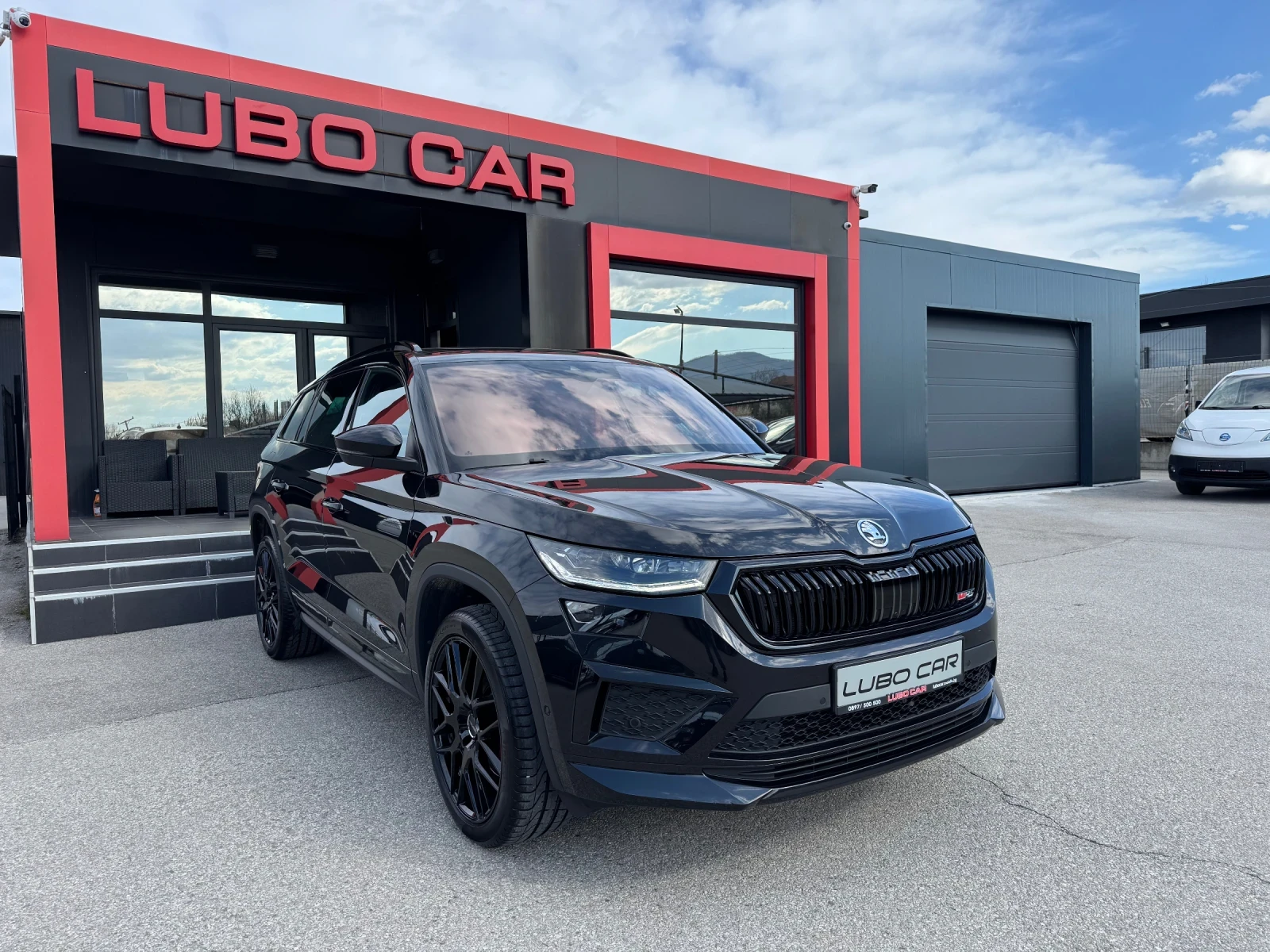 Skoda Kodiaq VRS-2.0TSI-4X4-ОБДУХВАНЕ-ПАНОРАМА-KEYLESS-ALCANTAR