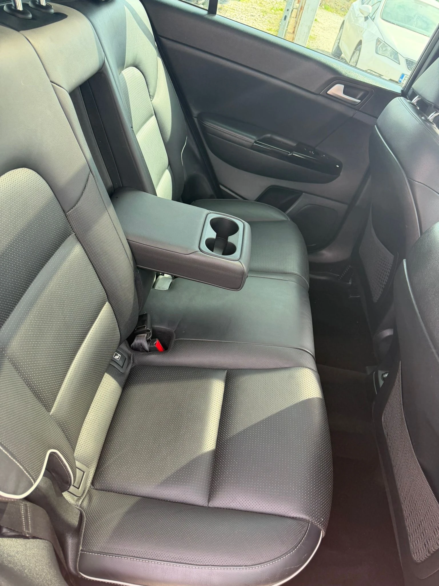 Kia Sportage 2.0 4X4 GT- LINE PRENIUM, снимка 16 - Автомобили и джипове - 54136301