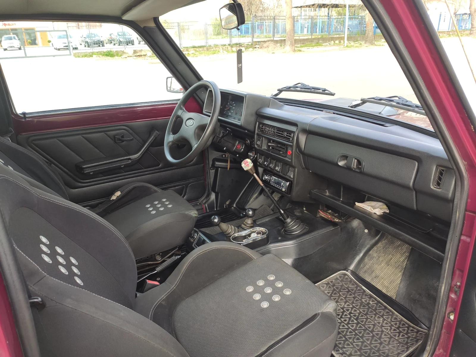 Lada Niva 1.7 Бензин/Газ, снимка 9 - Автомобили и джипове - 54178322