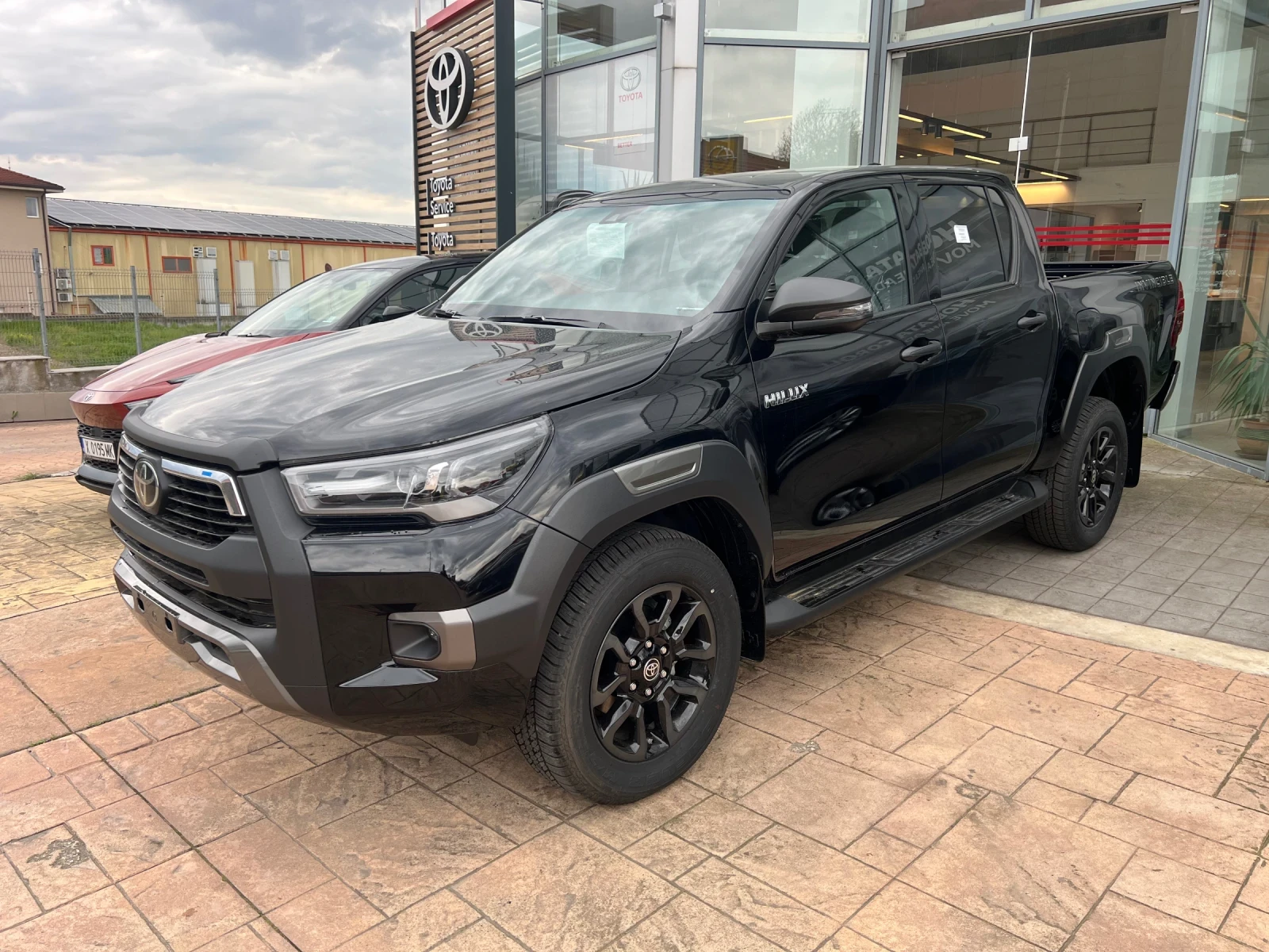 Toyota Hilux Invincible JBL Hybrid 48V, снимка 2 - Автомобили и джипове - 54424977
