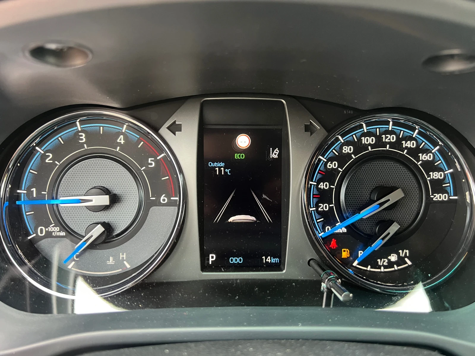 Toyota Hilux Invincible JBL Hybrid 48V, снимка 14 - Автомобили и джипове - 54424977