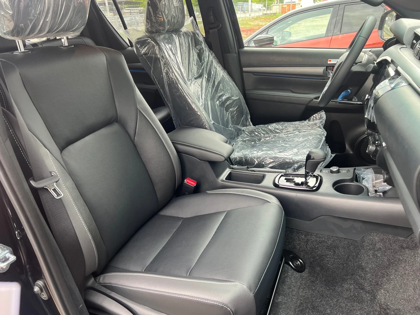 Toyota Hilux Invincible JBL Hybrid 48V, снимка 8 - Автомобили и джипове - 54424977