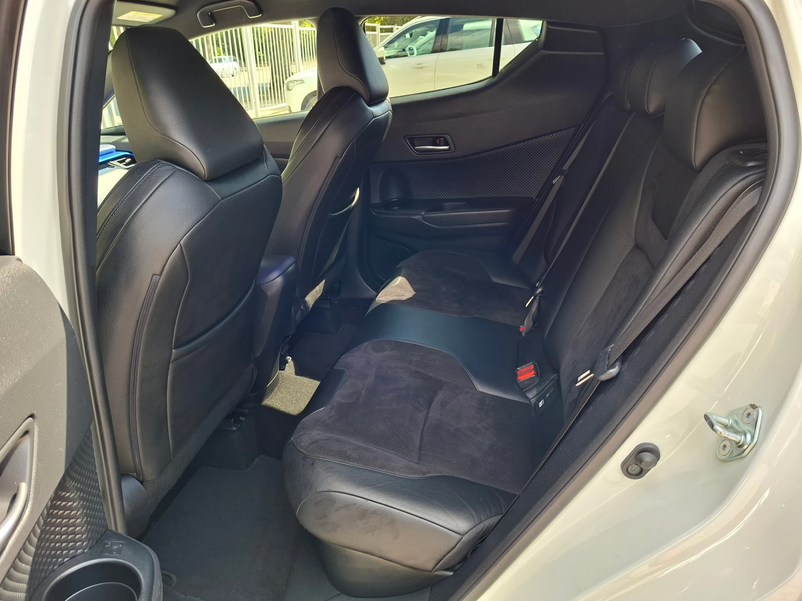 Toyota C-HR 2.0/184ks/HYBRID, снимка 11 - Автомобили и джипове - 56069793