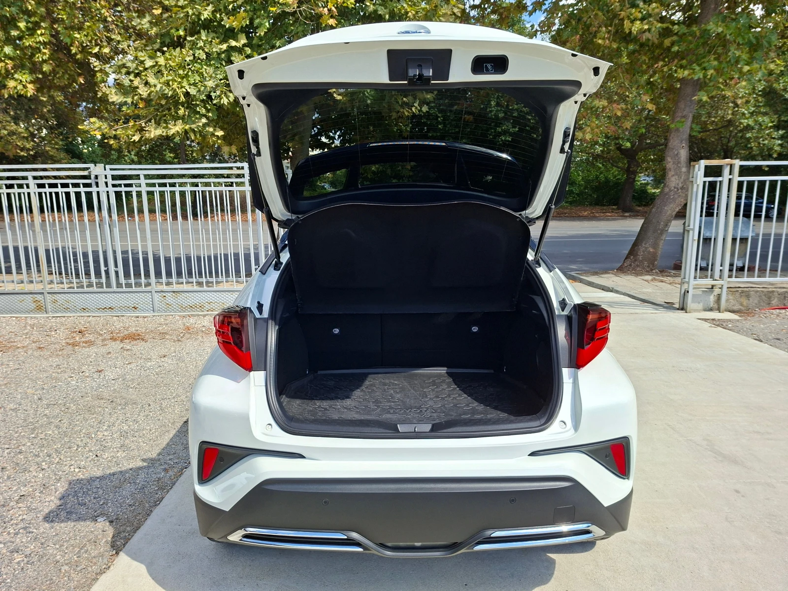 Toyota C-HR 2.0/184ks/HYBRID, снимка 16 - Автомобили и джипове - 56069793