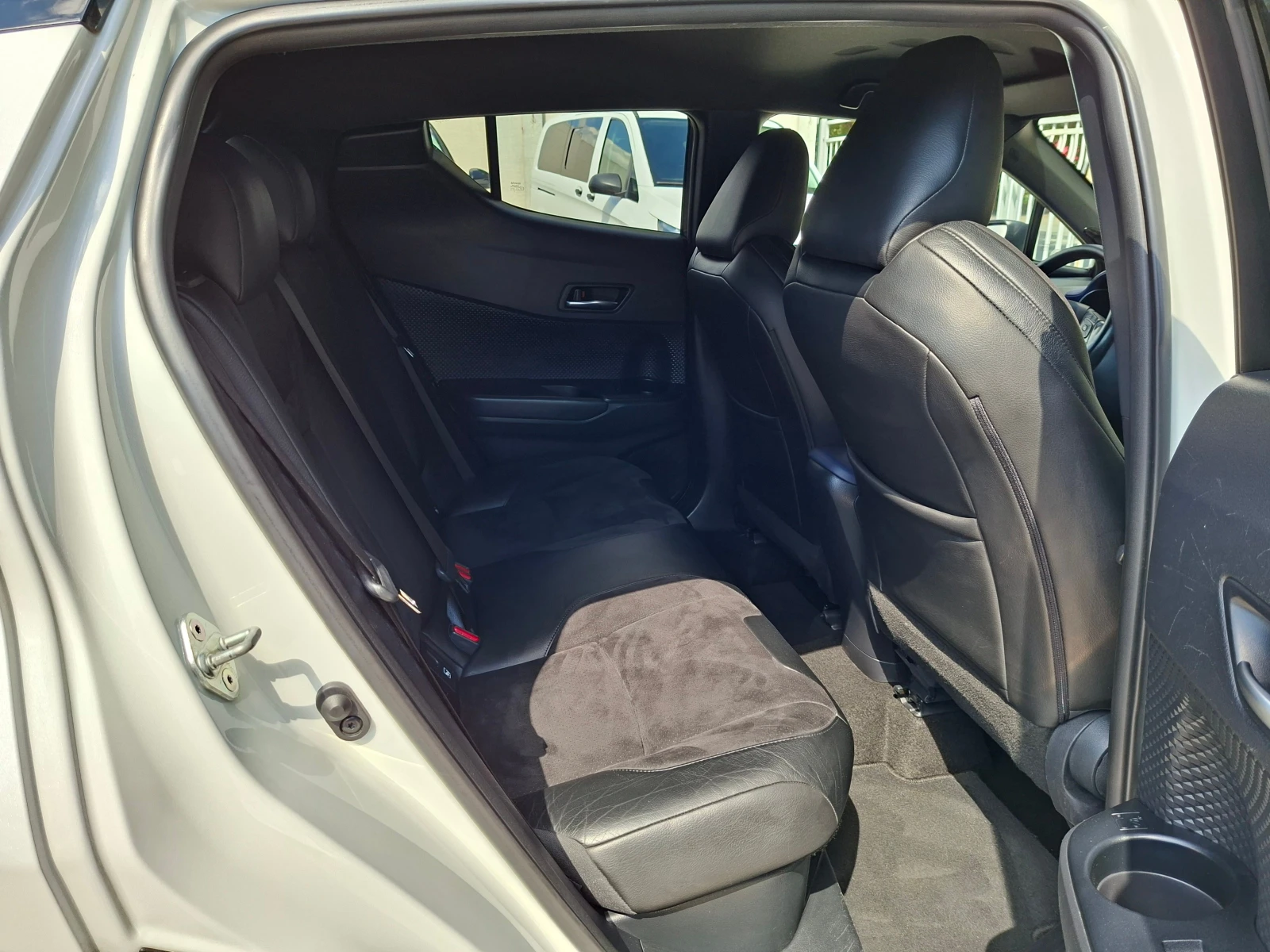 Toyota C-HR 2.0/184ks/HYBRID, снимка 13 - Автомобили и джипове - 56069793