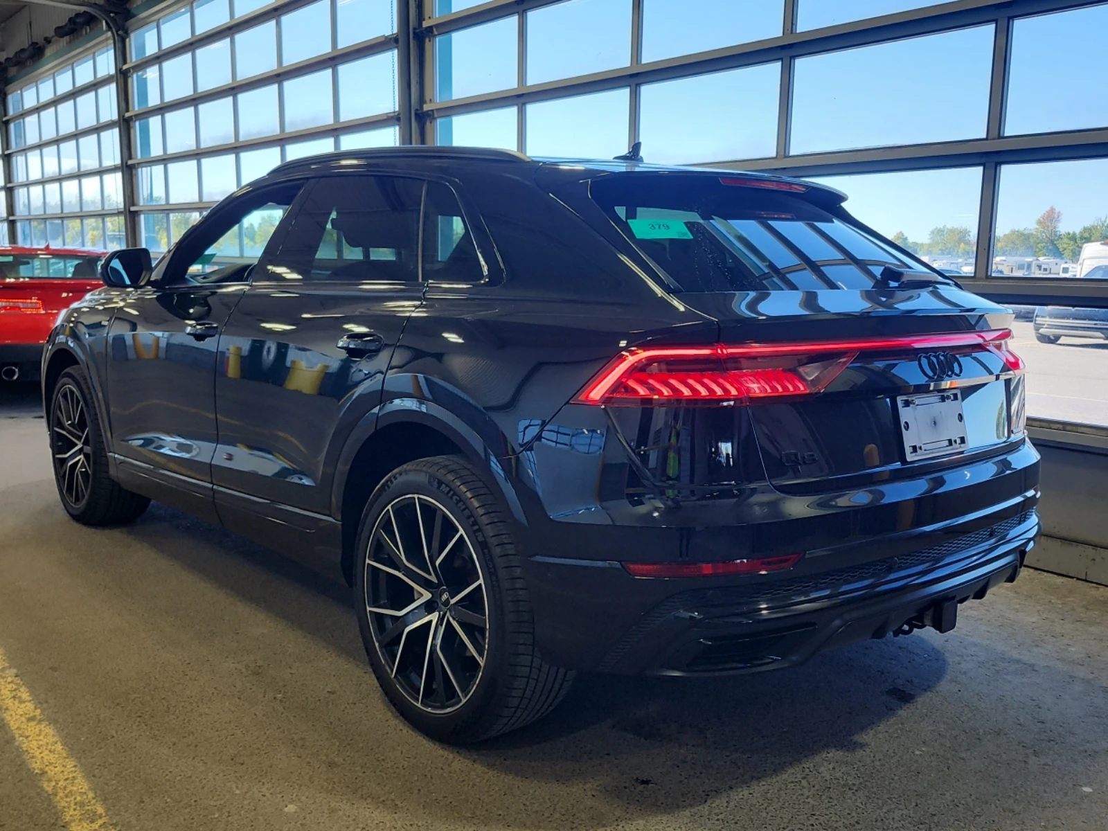 Audi Q8 55 Tfsi Quattro Progressiv, АВТОКРЕДИТ, снимка 4 - Автомобили и джипове - 56230680