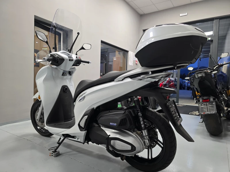 Honda Sh 350ie, ABS-TCS, Led, Keyless!, снимка 5 - Мотоциклети и мототехника - 52089079