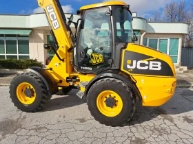 Телескопичен товарач JCB TM 220, снимка 9