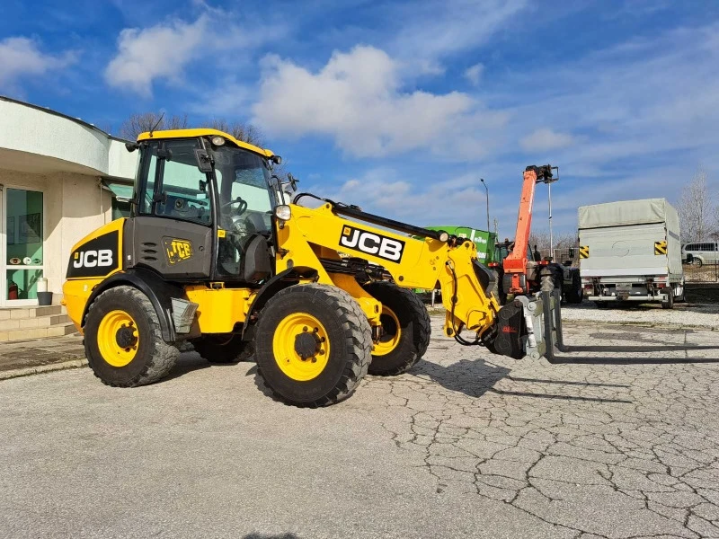 Телескопичен товарач JCB TM 220, снимка 9 - Селскостопанска техника - 43776196