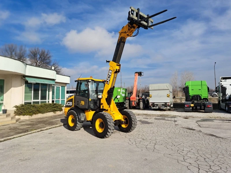 Телескопичен товарач JCB TM 220, снимка 5 - Селскостопанска техника - 43776196