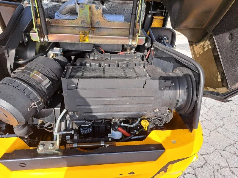 Телескопичен товарач JCB TM 220, снимка 11 - Селскостопанска техника - 43776196