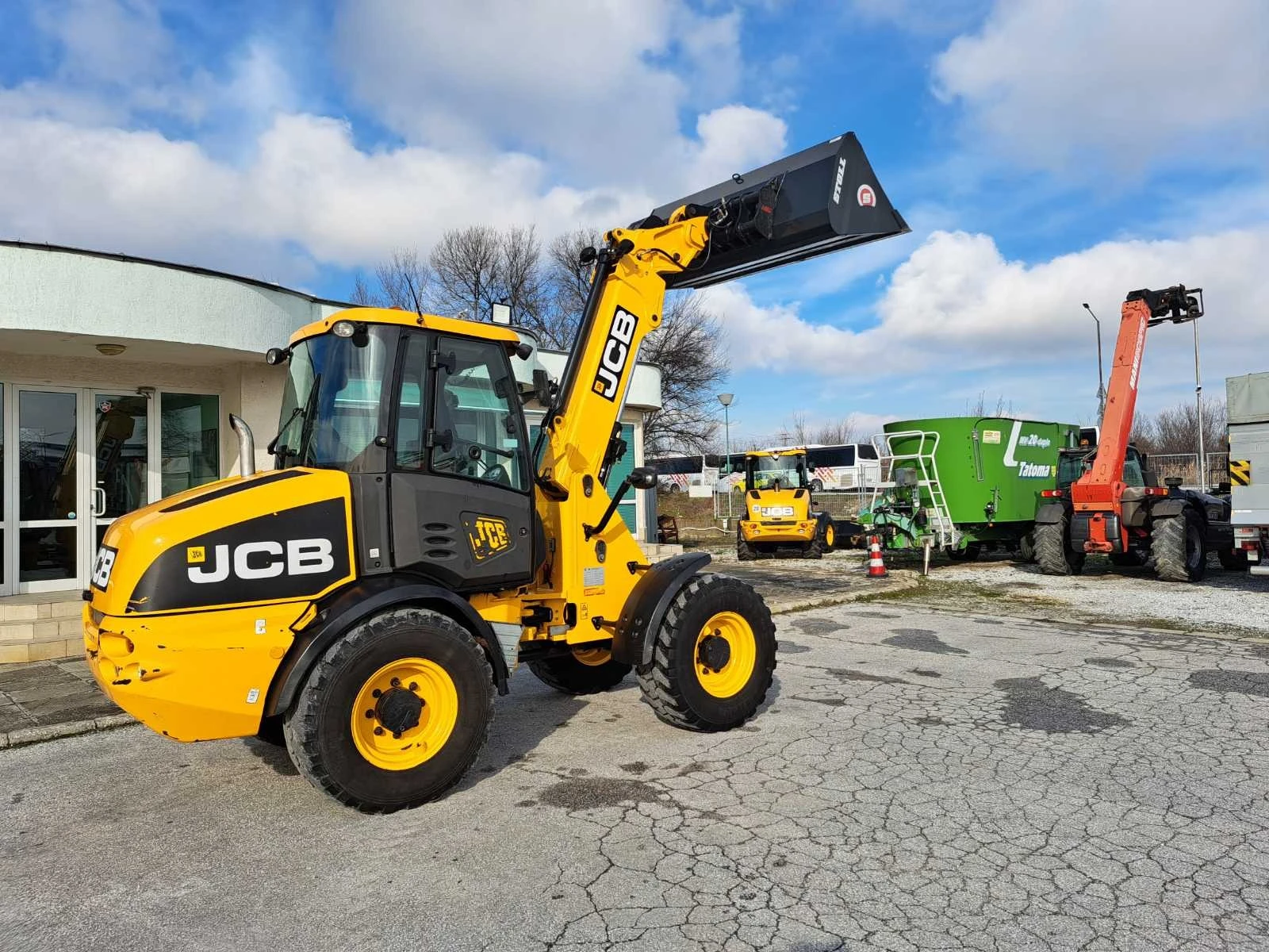 Телескопичен товарач JCB TM 220 - изображение 10