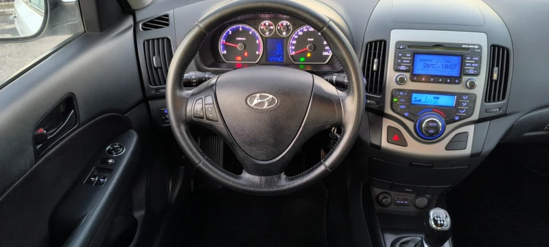 Hyundai I30 1.6-90кс-6ск, снимка 13 - Автомобили и джипове - 48566497