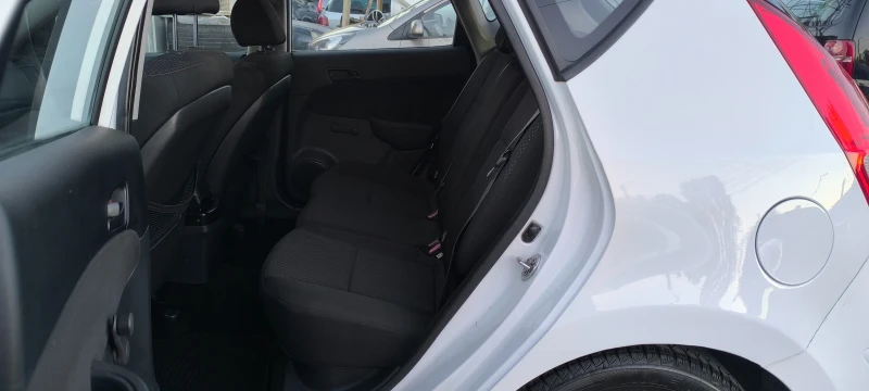 Hyundai I30 1.6-90кс-6ск, снимка 9 - Автомобили и джипове - 48566497