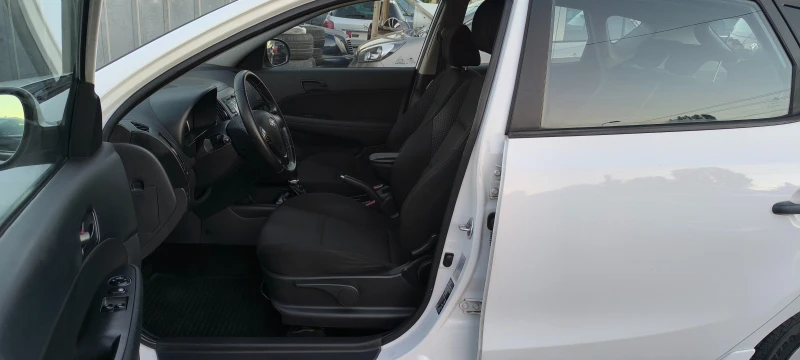 Hyundai I30 1.6-90кс-6ск, снимка 8 - Автомобили и джипове - 48566497