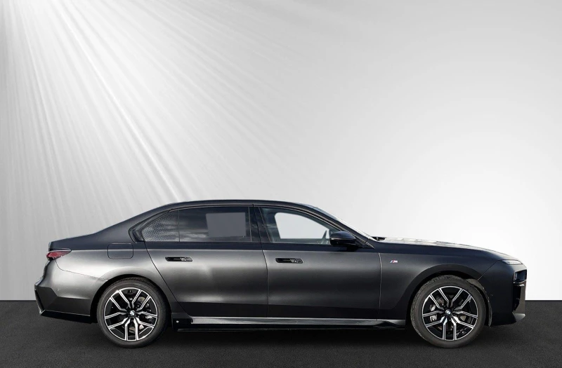 BMW 750 e xDrive = M-Sport= Гаранция, снимка 3 - Автомобили и джипове - 49377313