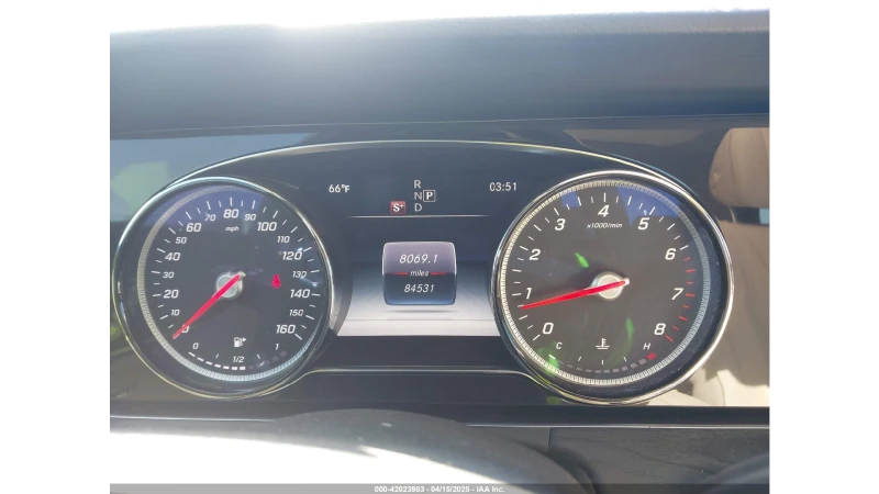 Mercedes-Benz E 300 4 MATIC, снимка 12 - Автомобили и джипове - 52818772