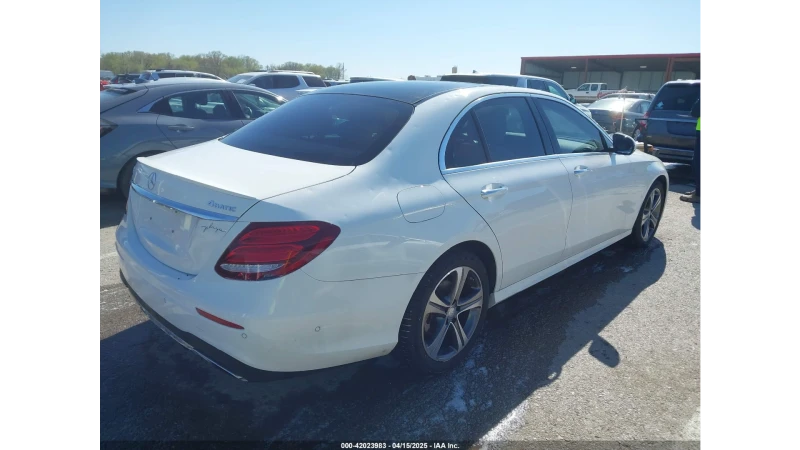 Mercedes-Benz E 300 4 MATIC, снимка 9 - Автомобили и джипове - 52818772