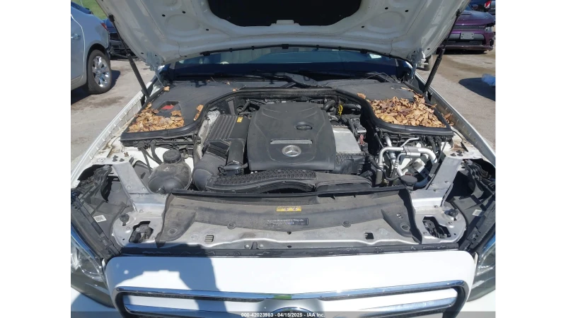 Mercedes-Benz E 300 4 MATIC, снимка 2 - Автомобили и джипове - 52818772