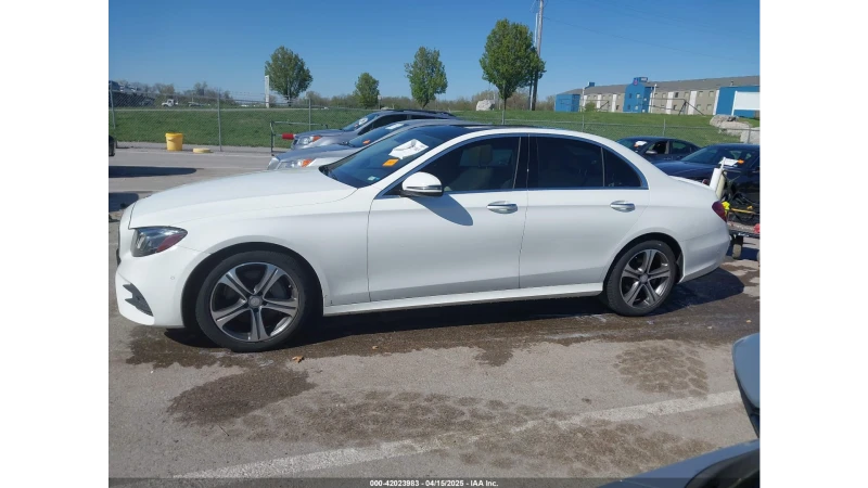 Mercedes-Benz E 300 4 MATIC, снимка 5 - Автомобили и джипове - 52818772
