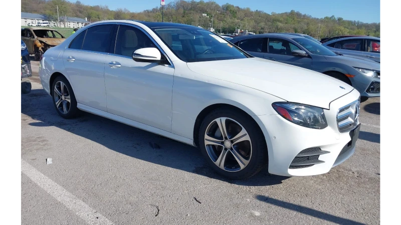 Mercedes-Benz E 300 4 MATIC, снимка 4 - Автомобили и джипове - 52818772