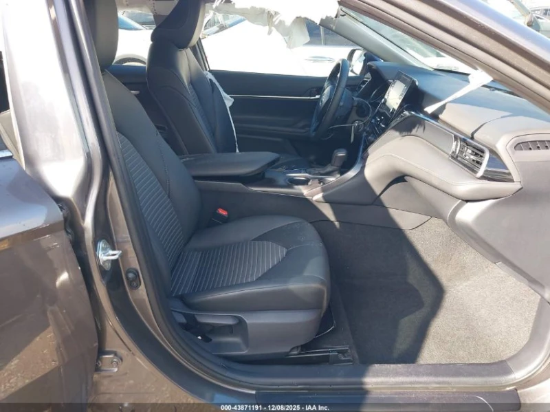 Toyota Camry 2.5L I-4 DI, DOHC, VVT, 203HP Front Wheel Drive, снимка 10 - Автомобили и джипове - 53077040