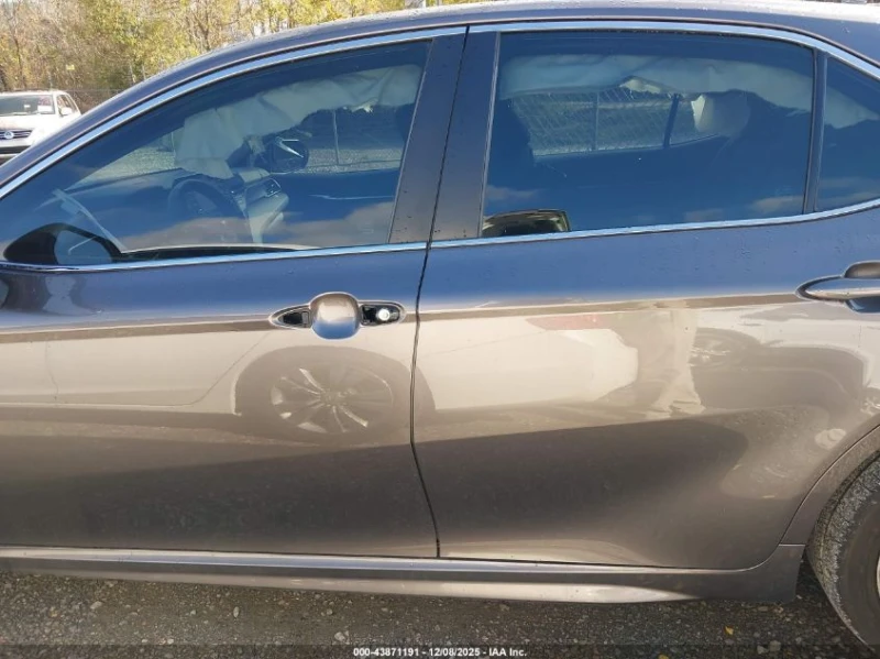 Toyota Camry 2.5L I-4 DI, DOHC, VVT, 203HP Front Wheel Drive, снимка 6 - Автомобили и джипове - 53077040