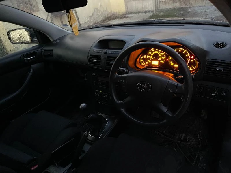 Toyota Avensis 1.8 VVT-I 129кс. НА ЧАСТИ, снимка 7 - Автомобили и джипове - 41356539